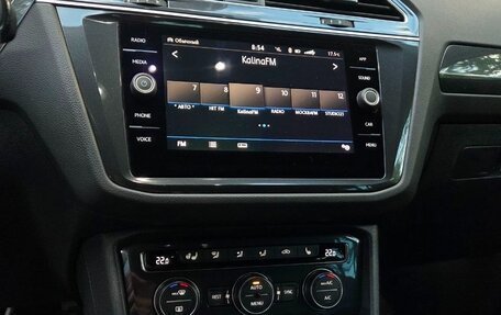 Volkswagen Tiguan II, 2019 год, 2 800 000 рублей, 19 фотография