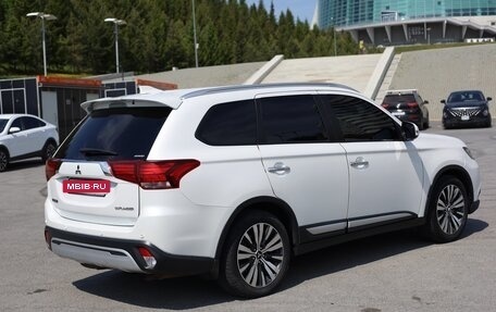 Mitsubishi Outlander III рестайлинг 3, 2019 год, 2 849 000 рублей, 5 фотография