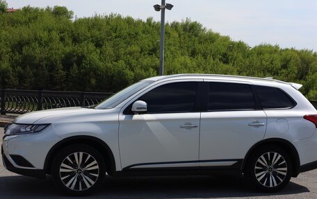 Mitsubishi Outlander III рестайлинг 3, 2019 год, 2 849 000 рублей, 8 фотография