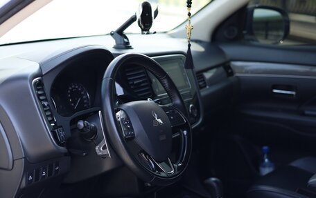 Mitsubishi Outlander III рестайлинг 3, 2019 год, 2 849 000 рублей, 13 фотография