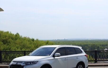 Mitsubishi Outlander III рестайлинг 3, 2019 год, 2 849 000 рублей, 9 фотография
