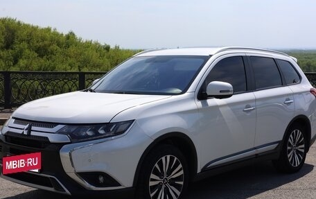 Mitsubishi Outlander III рестайлинг 3, 2019 год, 2 849 000 рублей, 10 фотография