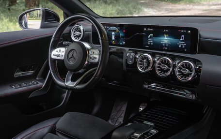 Mercedes-Benz CLA, 2019 год, 2 800 000 рублей, 8 фотография