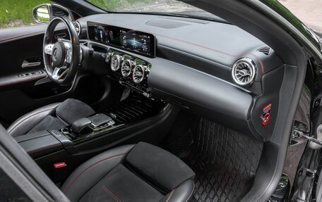 Mercedes-Benz CLA, 2019 год, 2 800 000 рублей, 9 фотография