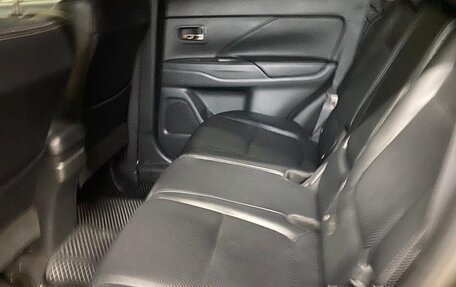Mitsubishi Outlander III рестайлинг 3, 2018 год, 2 150 000 рублей, 11 фотография