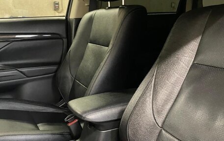 Mitsubishi Outlander III рестайлинг 3, 2018 год, 2 150 000 рублей, 6 фотография