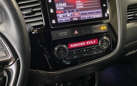 Mitsubishi Outlander III рестайлинг 3, 2018 год, 2 150 000 рублей, 4 фотография