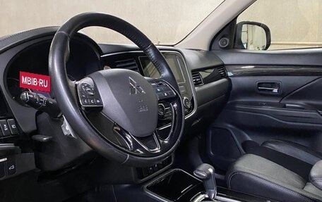 Mitsubishi Outlander III рестайлинг 3, 2018 год, 2 150 000 рублей, 9 фотография
