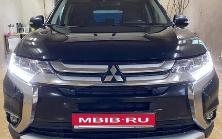 Mitsubishi Outlander III рестайлинг 3, 2018 год, 2 150 000 рублей, 3 фотография