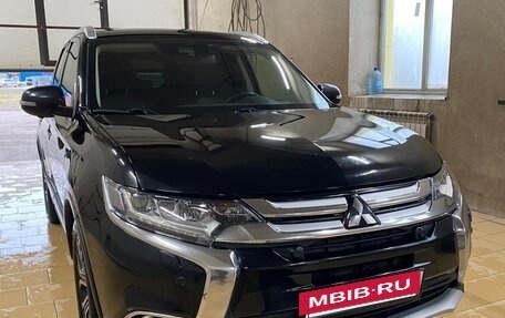 Mitsubishi Outlander III рестайлинг 3, 2018 год, 2 150 000 рублей, 5 фотография