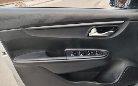KIA Rio IV, 2021 год, 1 800 000 рублей, 10 фотография