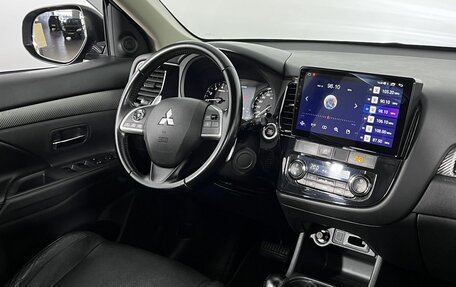 Mitsubishi Outlander III рестайлинг 3, 2014 год, 1 699 000 рублей, 13 фотография