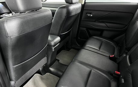 Mitsubishi Outlander III рестайлинг 3, 2014 год, 1 699 000 рублей, 10 фотография
