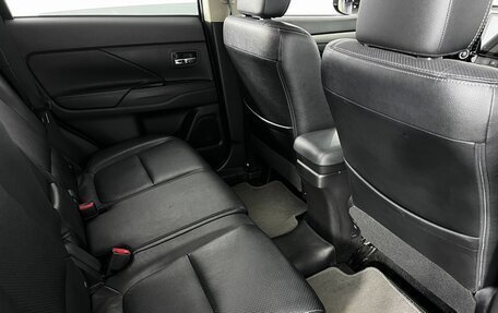 Mitsubishi Outlander III рестайлинг 3, 2014 год, 1 699 000 рублей, 11 фотография