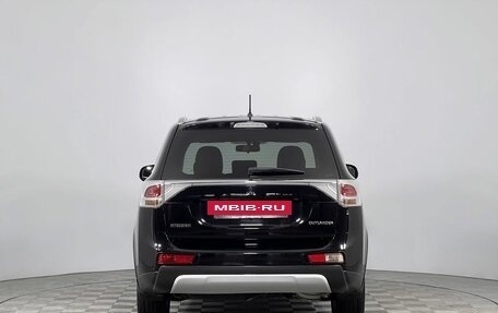 Mitsubishi Outlander III рестайлинг 3, 2014 год, 1 699 000 рублей, 6 фотография