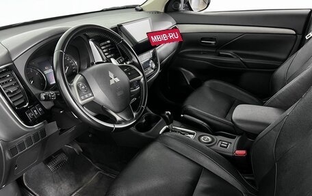 Mitsubishi Outlander III рестайлинг 3, 2014 год, 1 699 000 рублей, 9 фотография