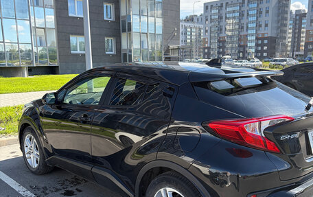 Toyota C-HR I рестайлинг, 2022 год, 2 400 000 рублей, 5 фотография