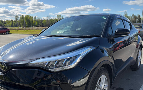 Toyota C-HR I рестайлинг, 2022 год, 2 400 000 рублей, 7 фотография