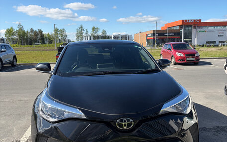 Toyota C-HR I рестайлинг, 2022 год, 2 400 000 рублей, 3 фотография