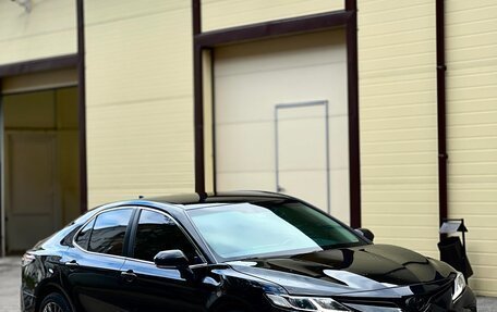 Toyota Camry, 2021 год, 2 600 000 рублей, 2 фотография