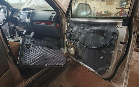 Toyota Land Cruiser Prado 120 рестайлинг, 2002 год, 2 600 000 рублей, 33 фотография