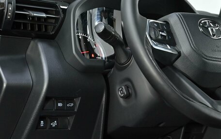 Toyota Land Cruiser, 2023 год, 10 290 000 рублей, 17 фотография