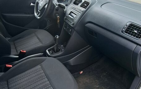 Volkswagen Polo VI (EU Market), 2017 год, 870 000 рублей, 2 фотография