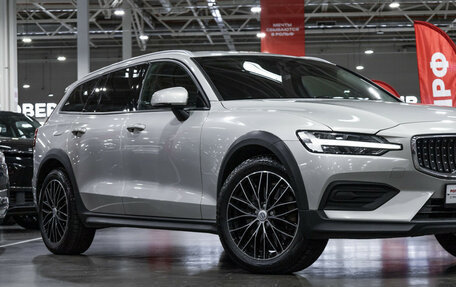 Volvo V60 Cross Country II, 2020 год, 3 549 898 рублей, 7 фотография