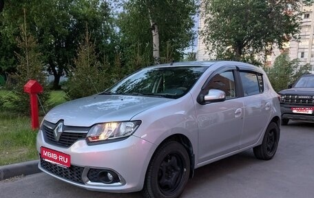Renault Sandero II рестайлинг, 2016 год, 869 000 рублей, 1 фотография
