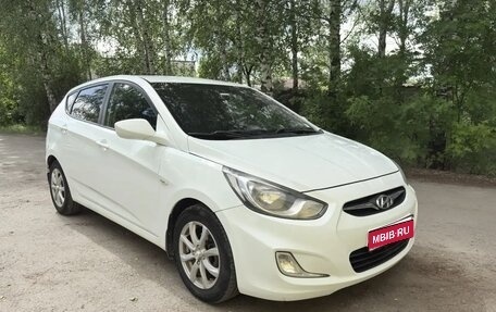 Hyundai Solaris II рестайлинг, 2011 год, 670 000 рублей, 1 фотография