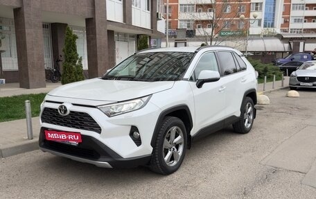 Toyota RAV4, 2019 год, 2 700 000 рублей, 3 фотография