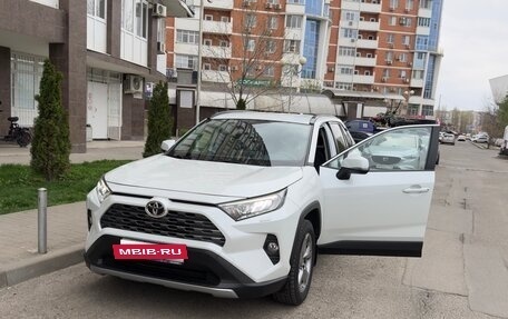 Toyota RAV4, 2019 год, 2 700 000 рублей, 2 фотография