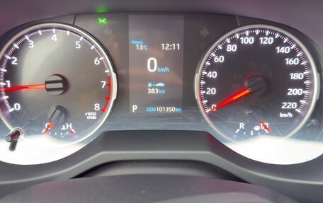 Toyota RAV4, 2019 год, 2 700 000 рублей, 10 фотография