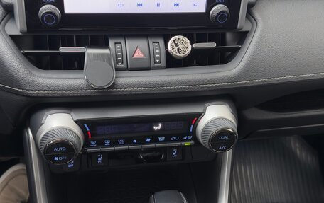 Toyota RAV4, 2019 год, 2 700 000 рублей, 14 фотография