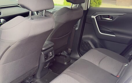 Toyota RAV4, 2019 год, 2 700 000 рублей, 18 фотография