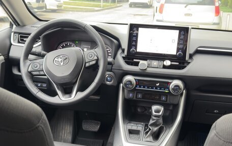 Toyota RAV4, 2019 год, 2 700 000 рублей, 16 фотография