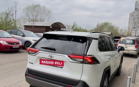 Toyota RAV4, 2019 год, 2 700 000 рублей, 8 фотография