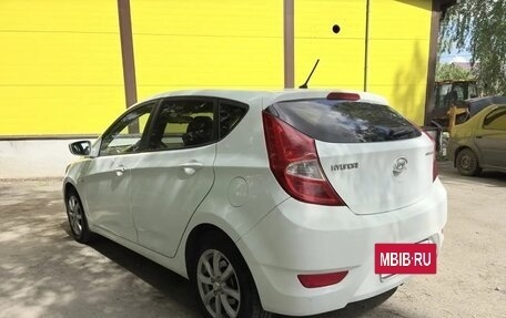 Hyundai Solaris II рестайлинг, 2011 год, 670 000 рублей, 2 фотография