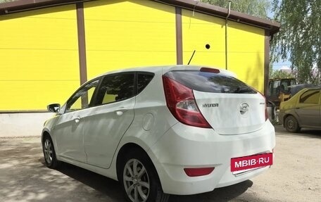 Hyundai Solaris II рестайлинг, 2011 год, 670 000 рублей, 8 фотография