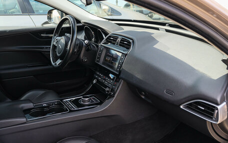 Jaguar XE I рестайлинг, 2016 год, 1 990 000 рублей, 8 фотография