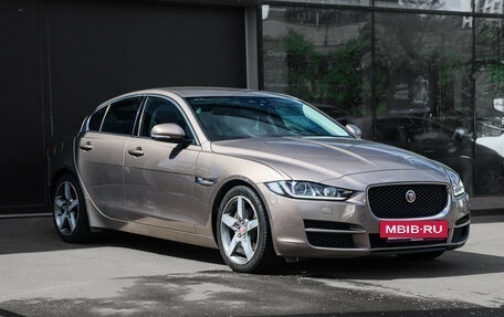 Jaguar XE I рестайлинг, 2016 год, 1 990 000 рублей, 4 фотография