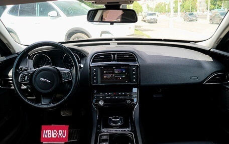 Jaguar XE I рестайлинг, 2016 год, 1 990 000 рублей, 10 фотография