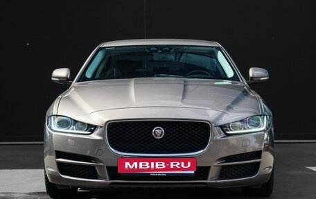Jaguar XE I рестайлинг, 2016 год, 1 990 000 рублей, 3 фотография