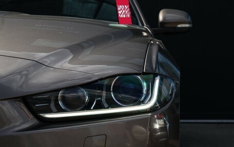 Jaguar XE I рестайлинг, 2016 год, 1 990 000 рублей, 26 фотография
