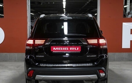 Mitsubishi Outlander III рестайлинг 3, 2017 год, 1 497 000 рублей, 7 фотография