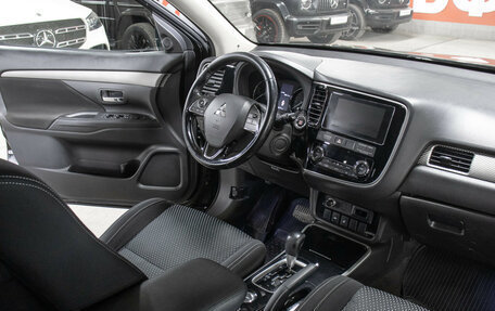 Mitsubishi Outlander III рестайлинг 3, 2017 год, 1 497 000 рублей, 12 фотография