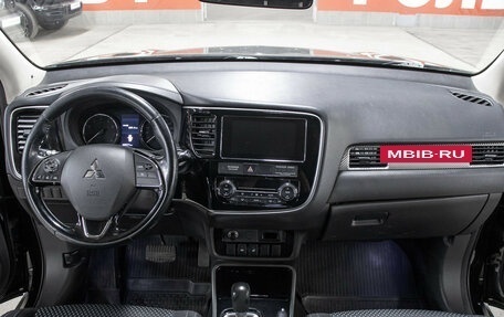 Mitsubishi Outlander III рестайлинг 3, 2017 год, 1 497 000 рублей, 15 фотография