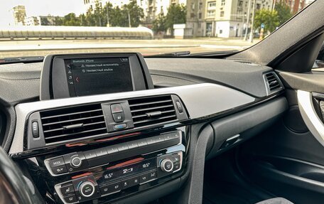 BMW 3 серия, 2018 год, 2 390 000 рублей, 14 фотография