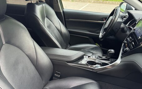 Toyota Camry, 2021 год, 2 650 000 рублей, 4 фотография