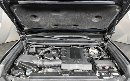 Toyota Land Cruiser Prado 150 рестайлинг 2, 2018 год, 5 450 000 рублей, 11 фотография